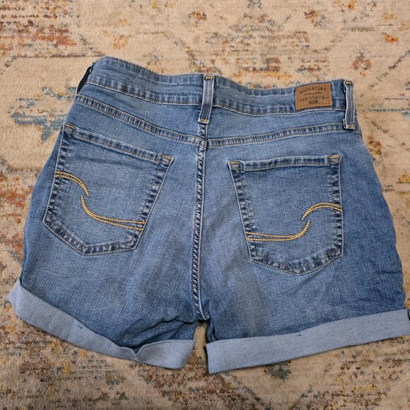 Signature Levi's Strauss  mid-rise shorts - Picture 2 of 4